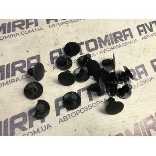 Кліпса обшивки ляди Ford Focus Cabriolet 2006-2010 6717617